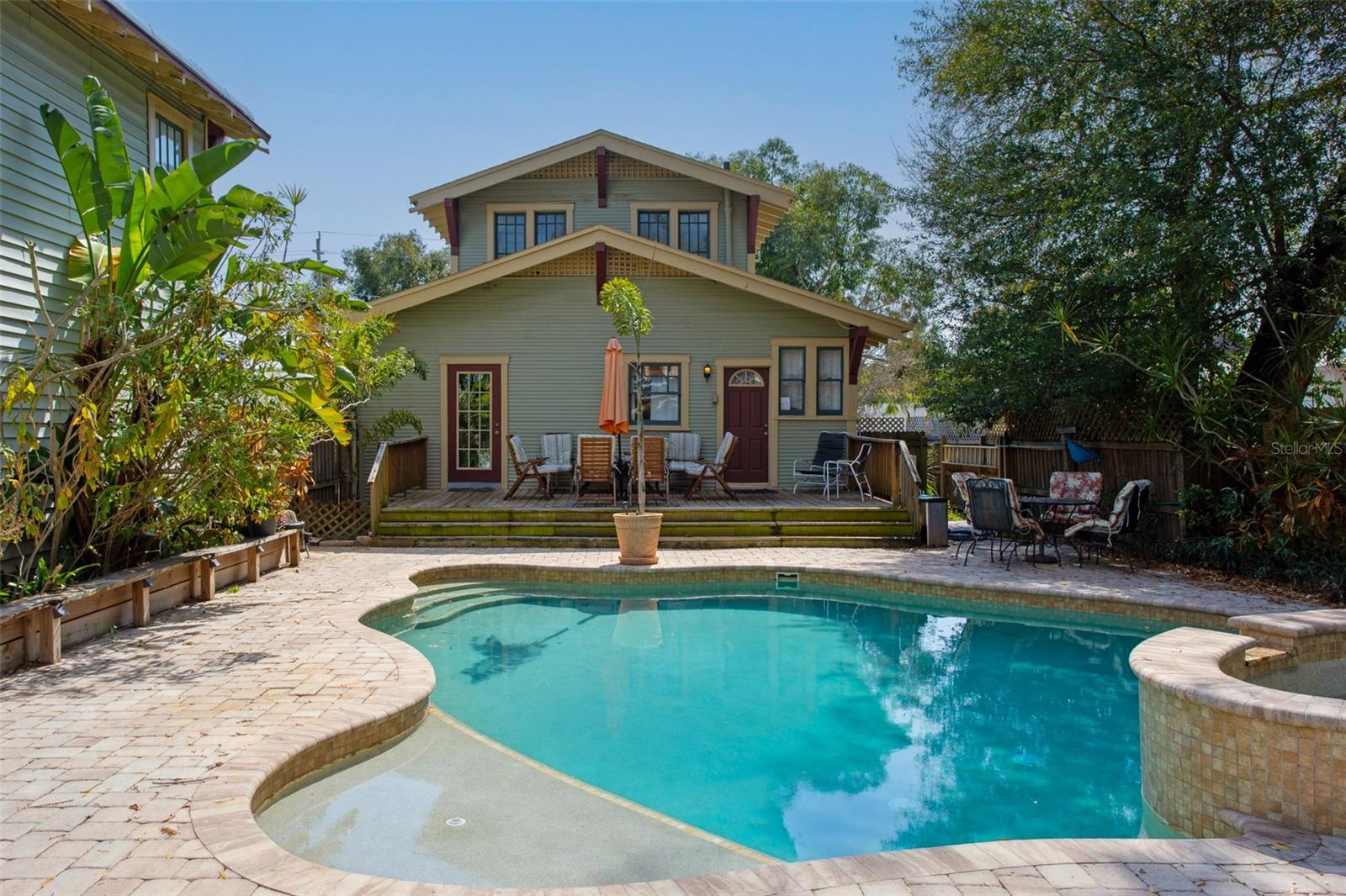 1018 E COLUMBUS DRIVE