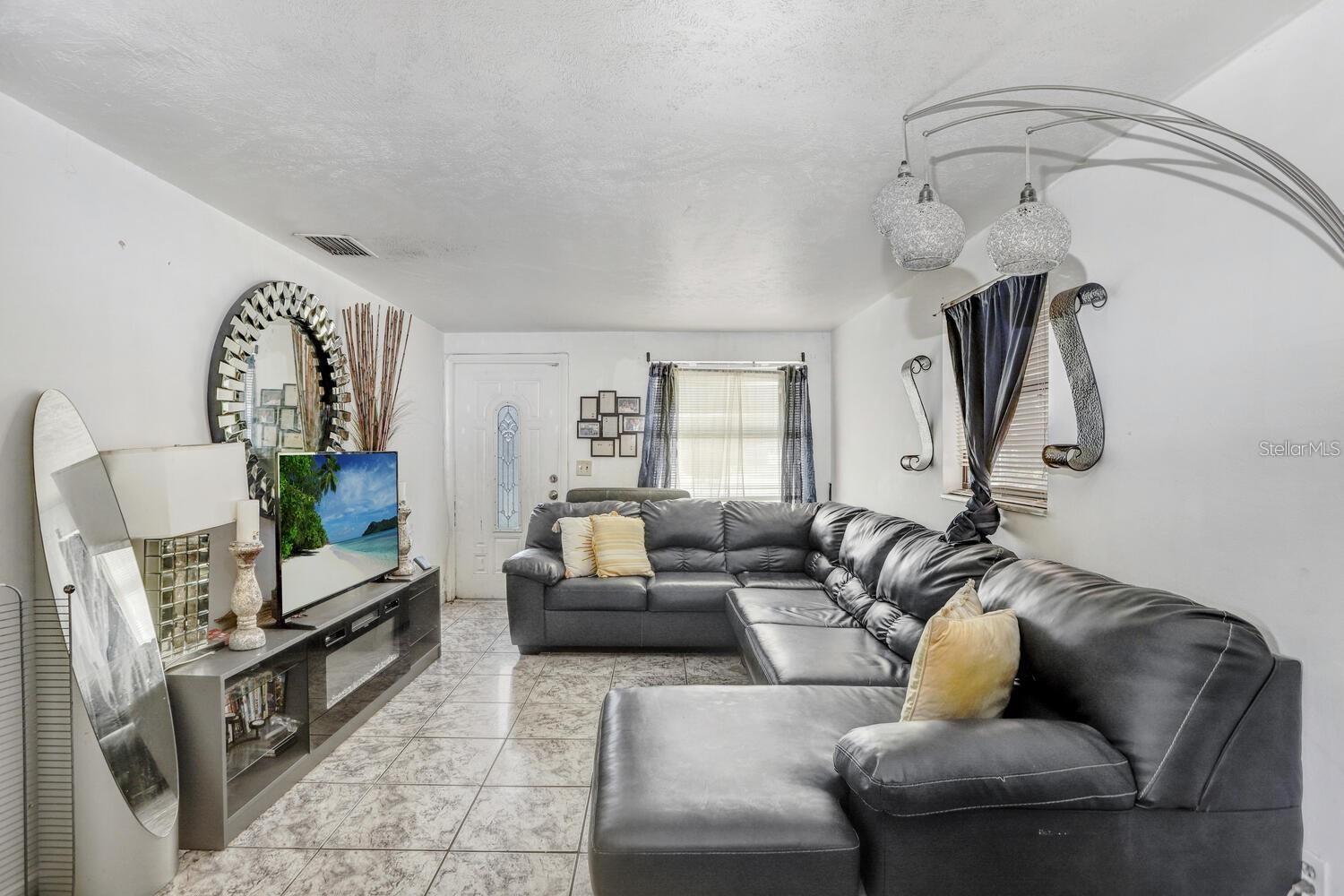 4833 ASHLAND DRIVE