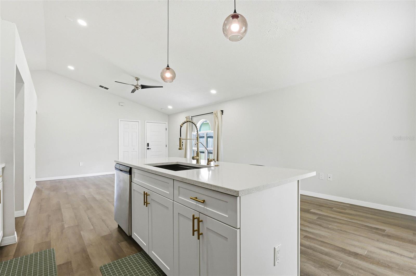 PINE RIDGE - Residential