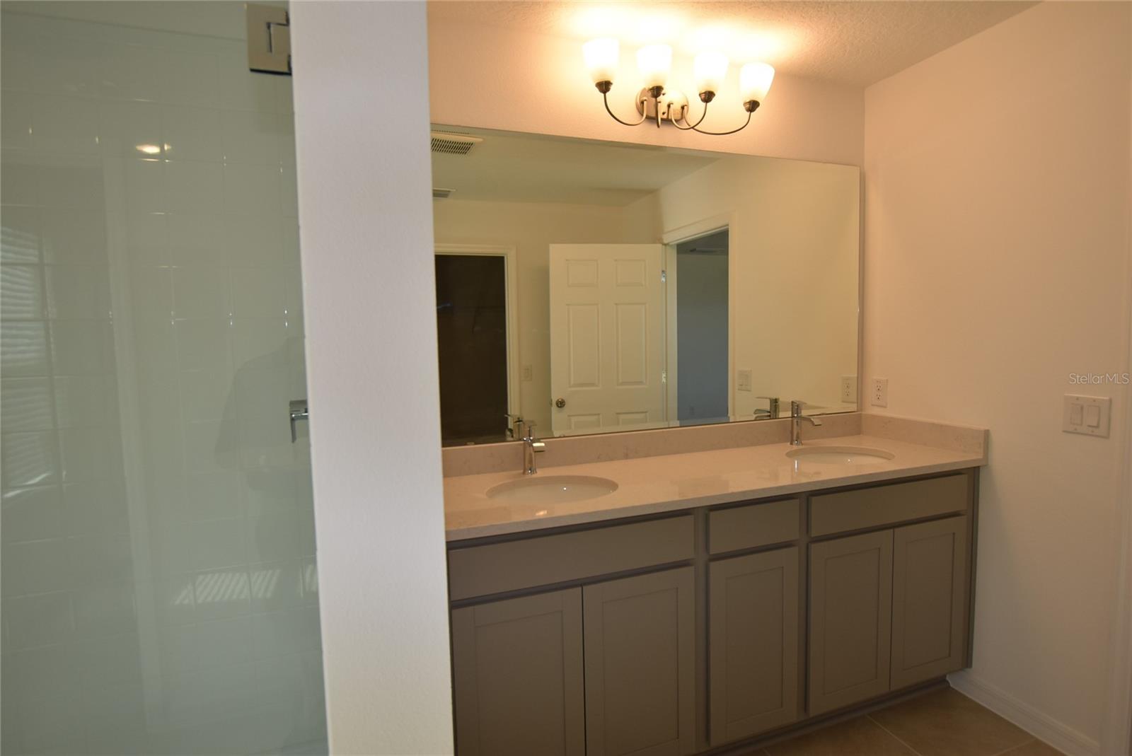 TRINITY LAKES PHASE 4 - Residential Lease