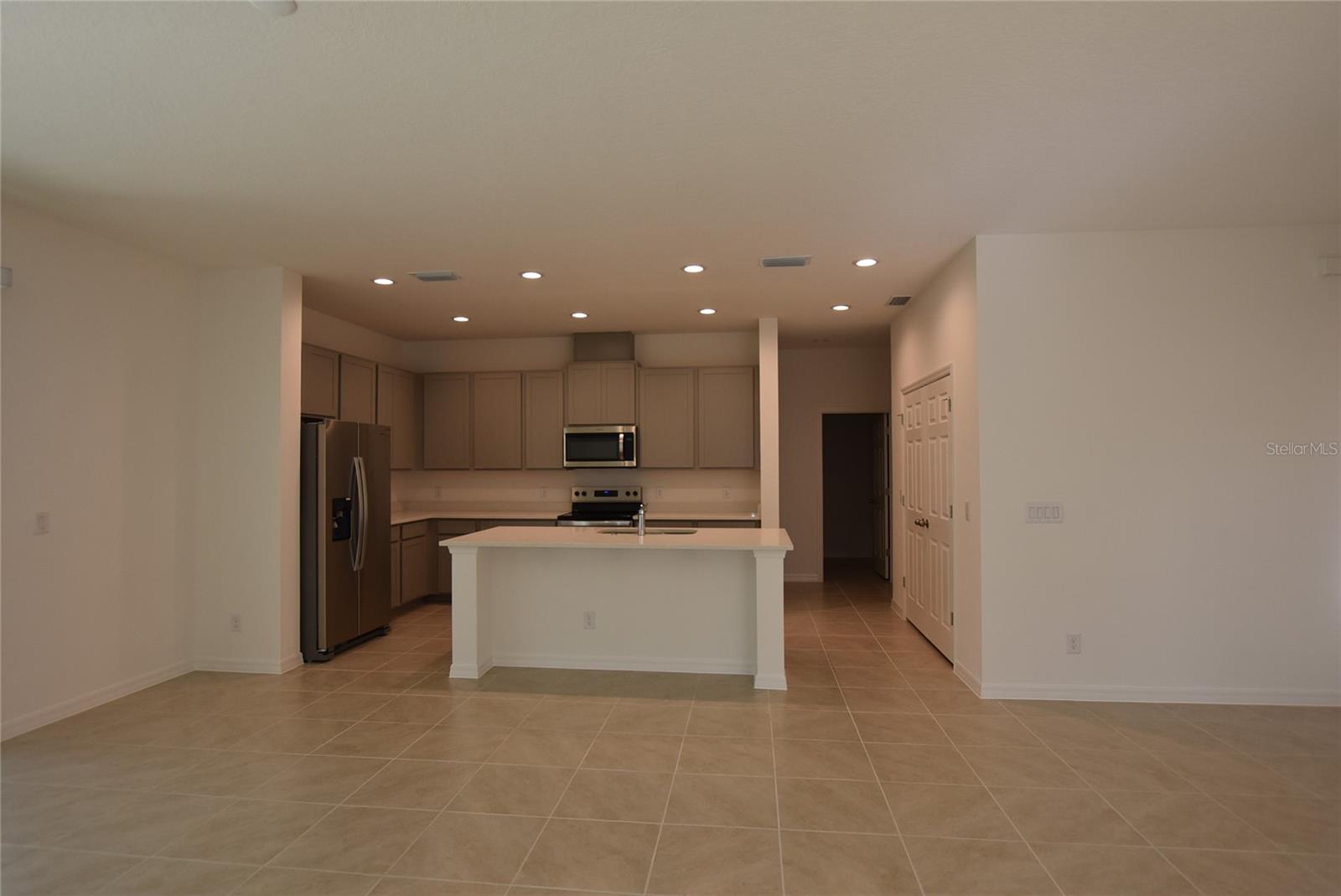 TRINITY LAKES PHASE 4 - Residential Lease