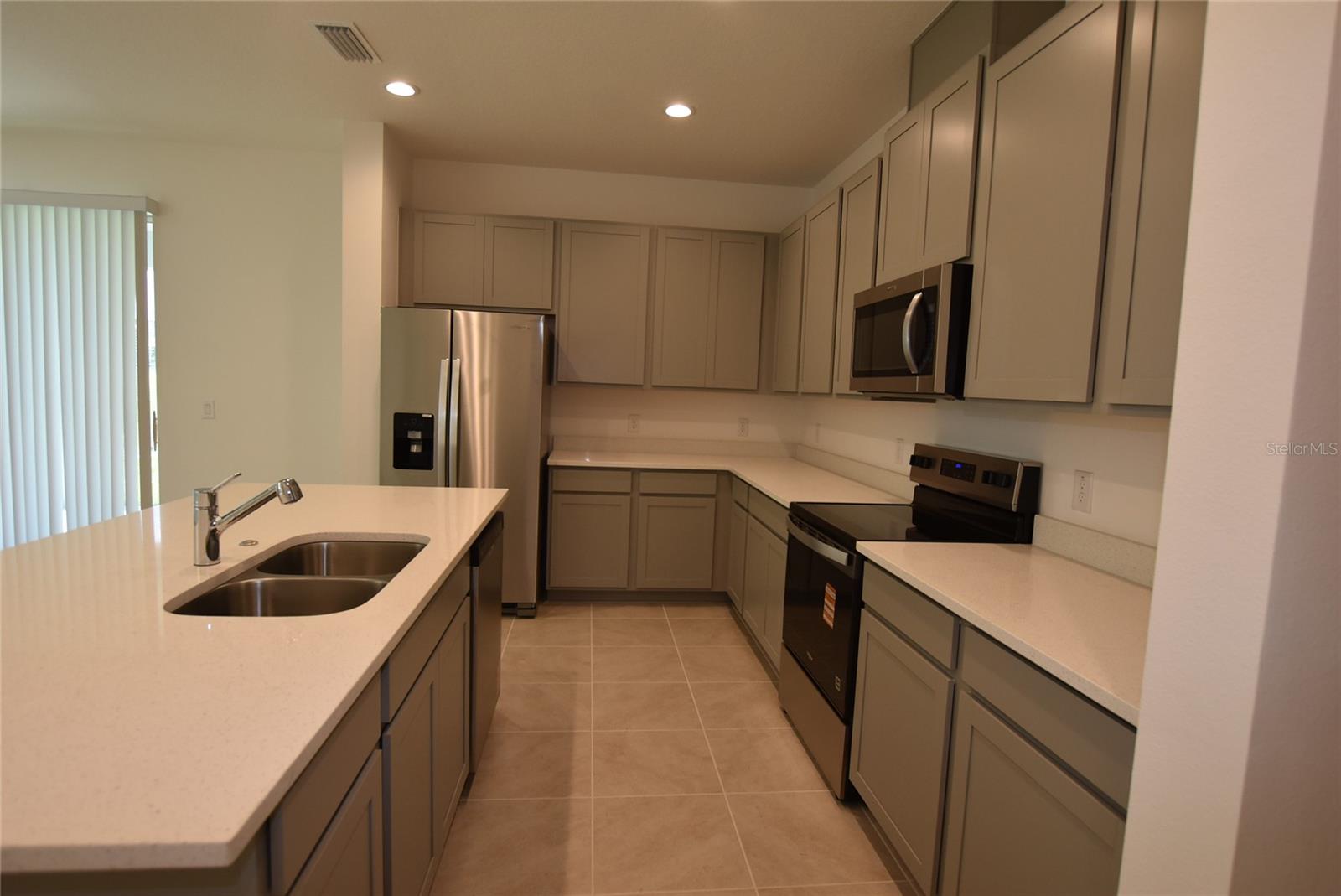 TRINITY LAKES PHASE 4 - Residential Lease