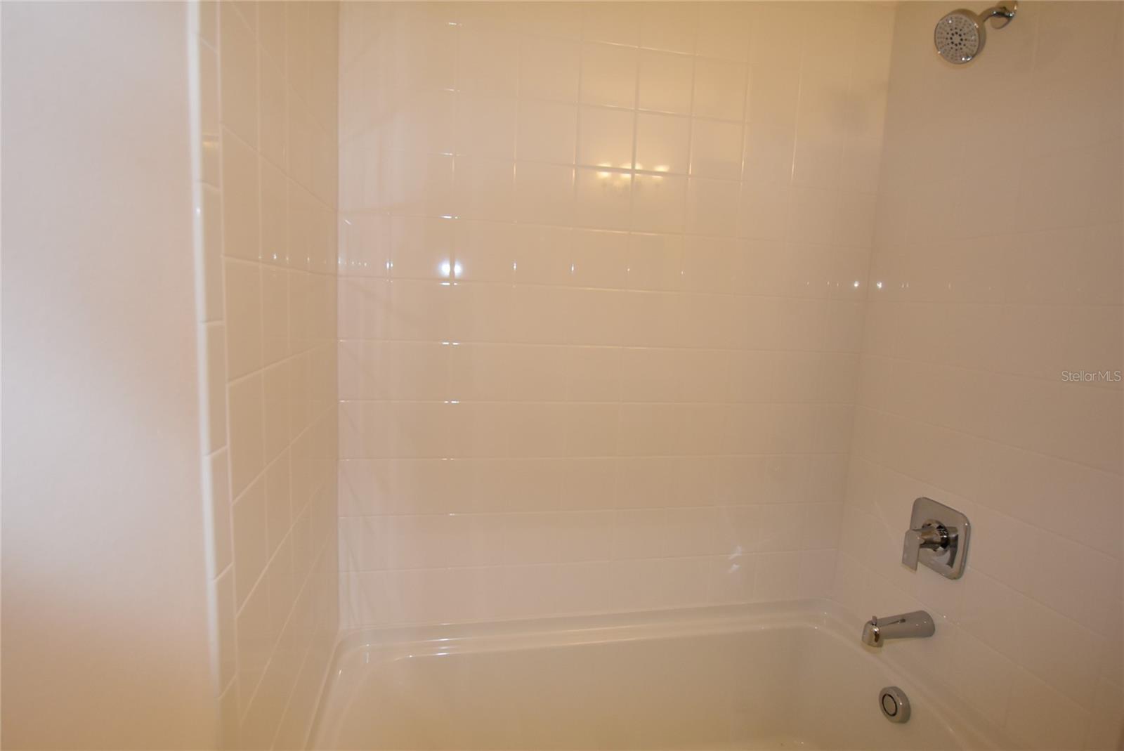 TRINITY LAKES PHASE 4 - Residential Lease