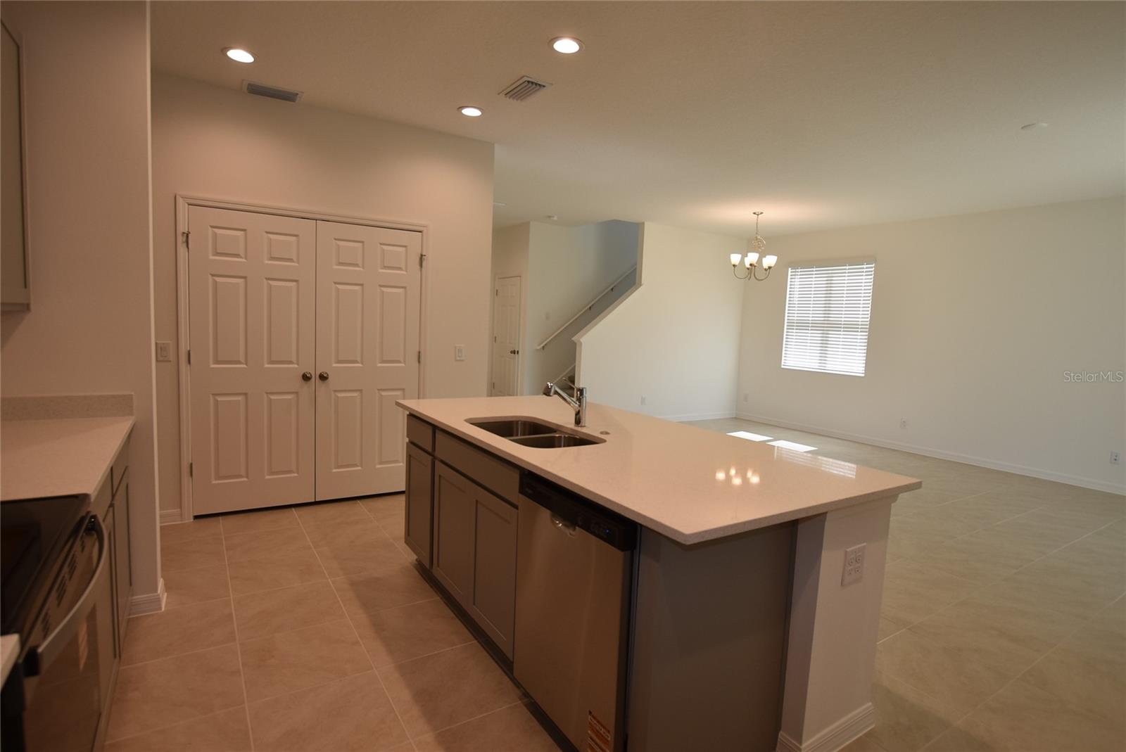 TRINITY LAKES PHASE 4 - Residential Lease