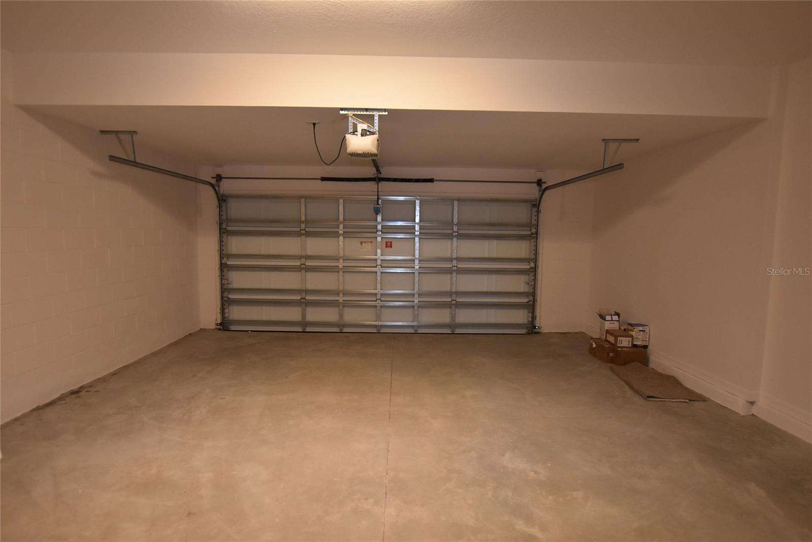 TRINITY LAKES PHASE 4 - Residential Lease