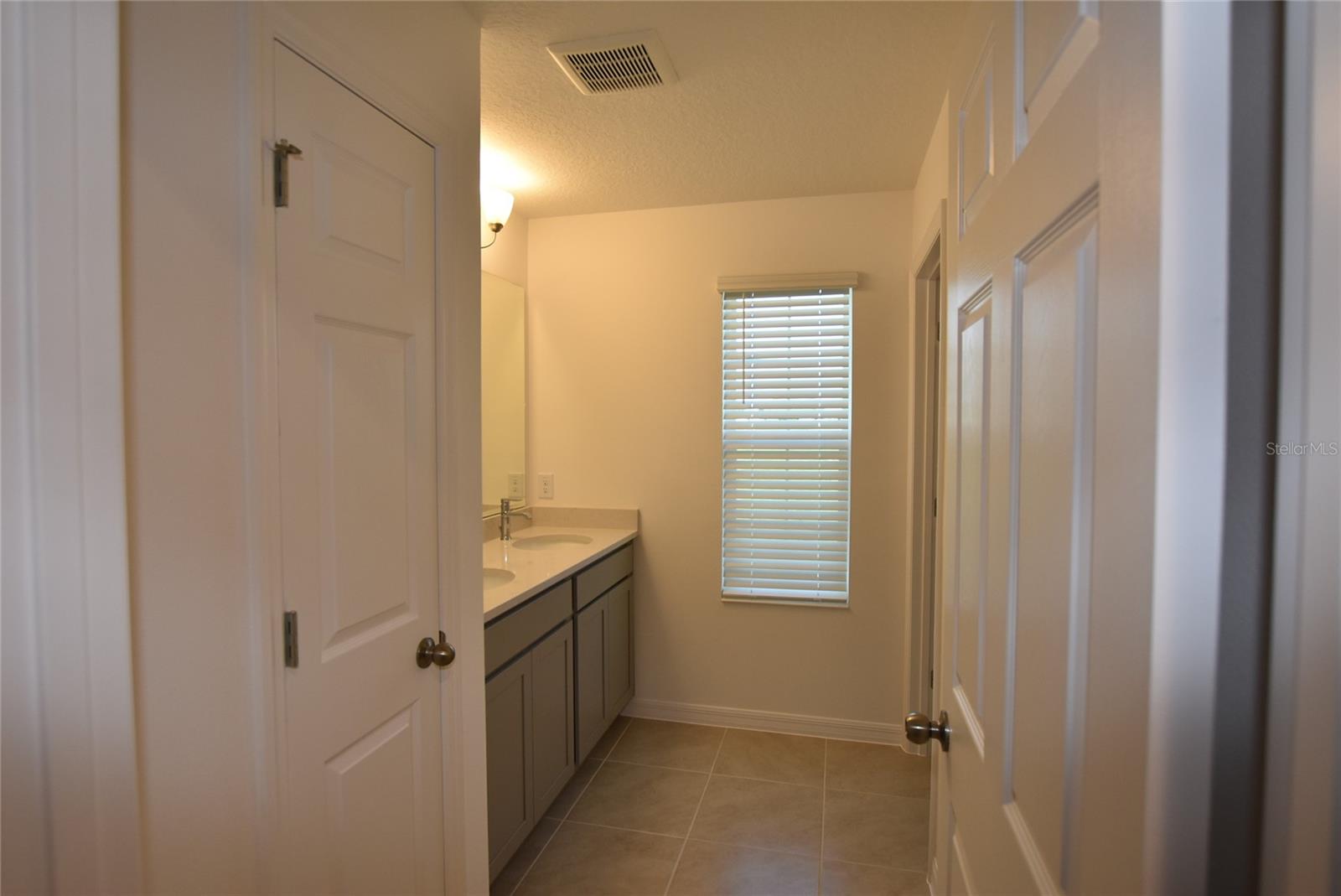 TRINITY LAKES PHASE 4 - Residential Lease