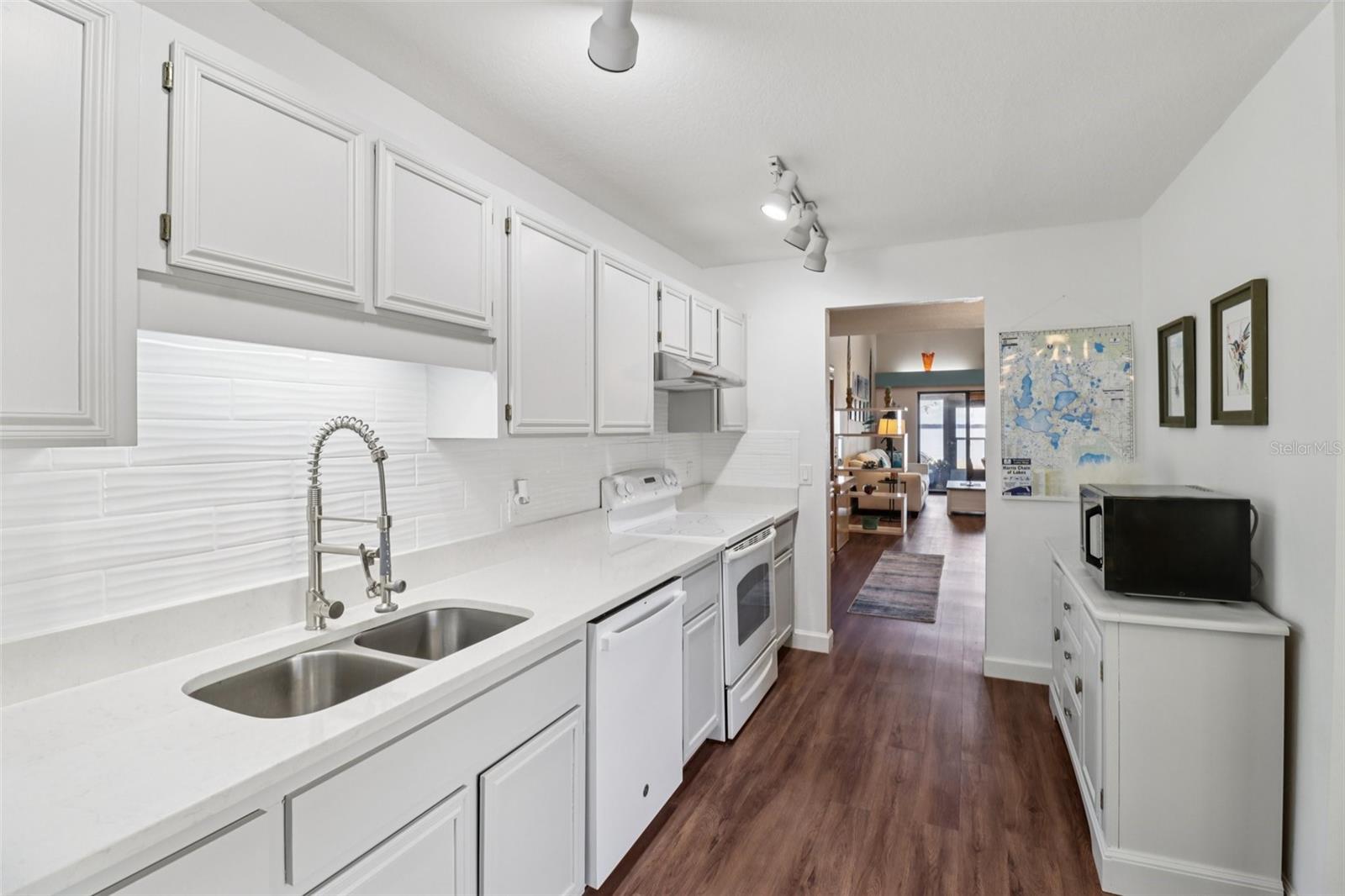 TAVARES CYPRESS COVE CONDO - Residential