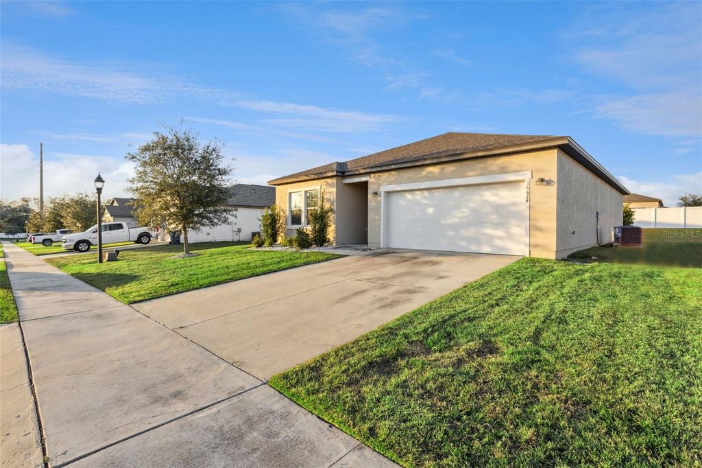 Photo of 16434 Blooming Cherry Drive, Groveland, FL 34736 (MLS # G5106222)