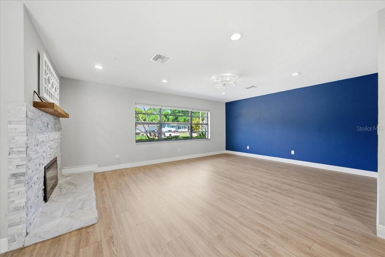 1023 IDLEWILD DRIVE N