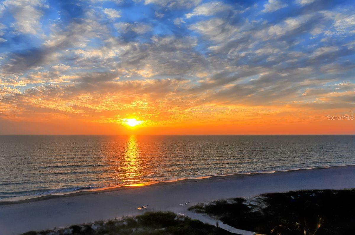 WHISPERING SANDS - Residential