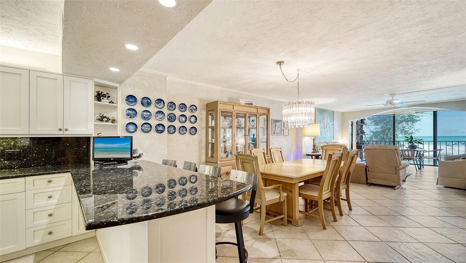 WHISPERING SANDS - Residential