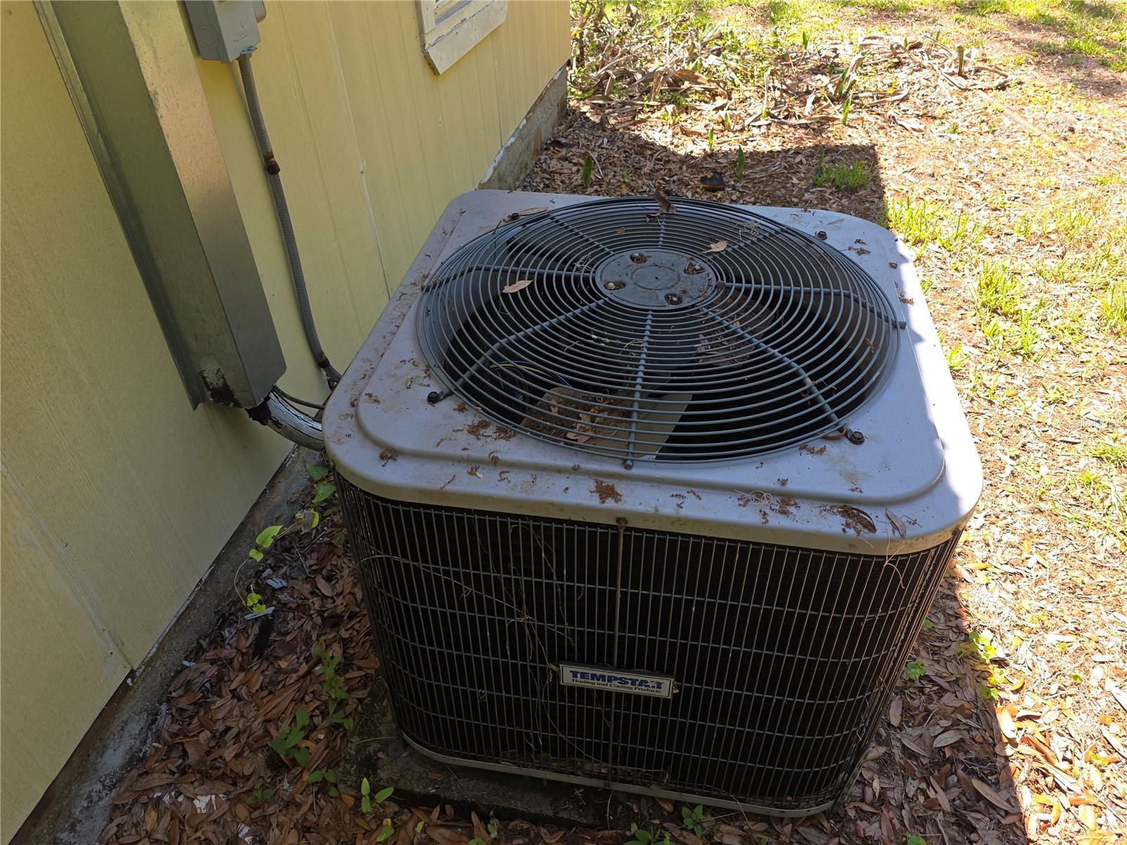 SW1/4 OF SW1/4 LESS S347 FT THEREOF - Residential