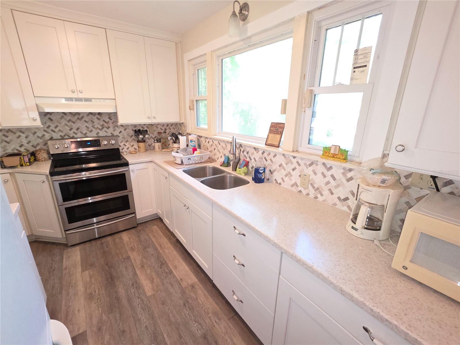 SW1/4 OF SW1/4 LESS S347 FT THEREOF - Residential