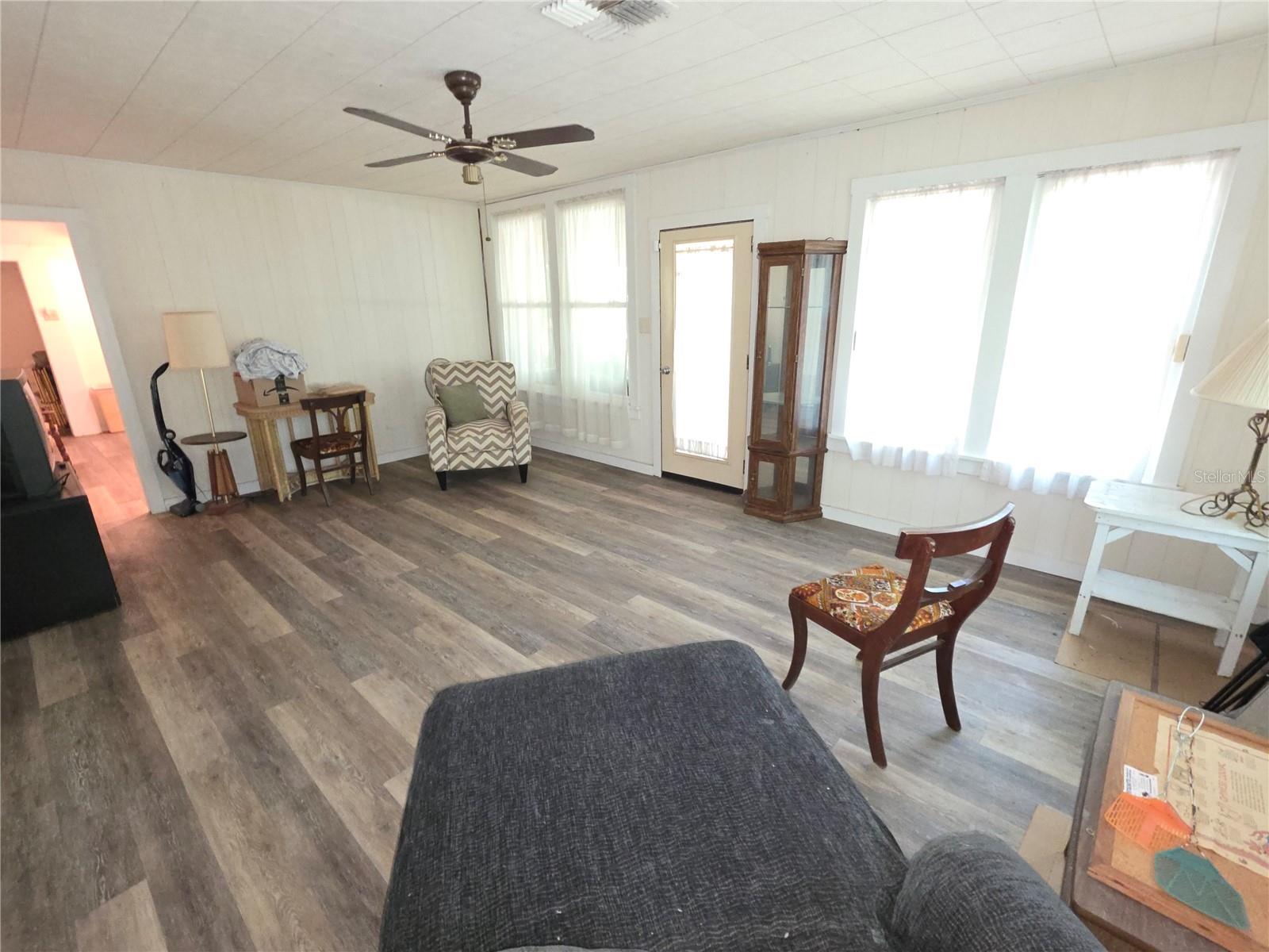 SW1/4 OF SW1/4 LESS S347 FT THEREOF - Residential