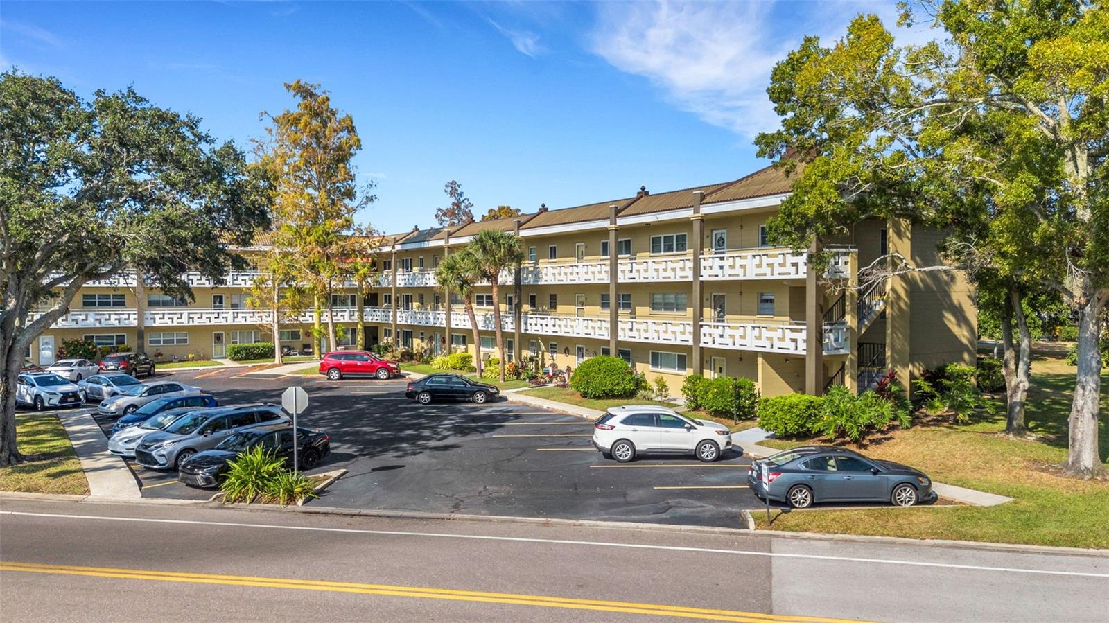 ON TOP OF THE WORLD - Residential