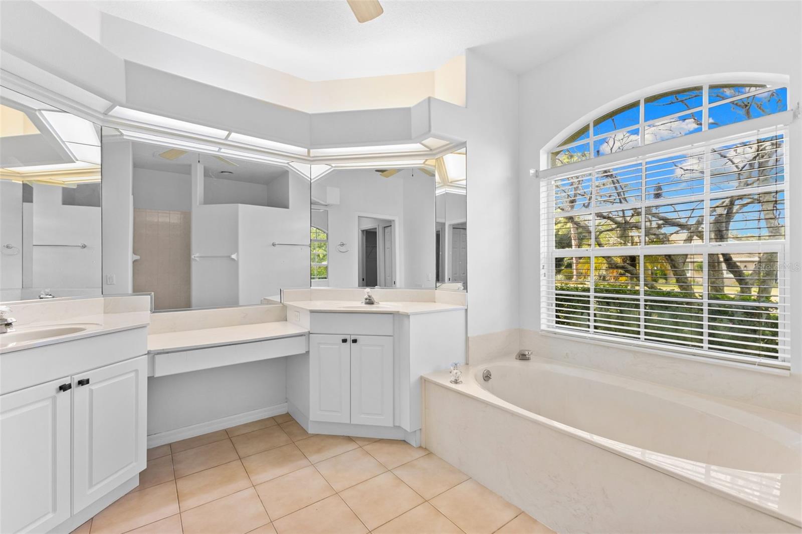 CALUSA LAKES - Residential