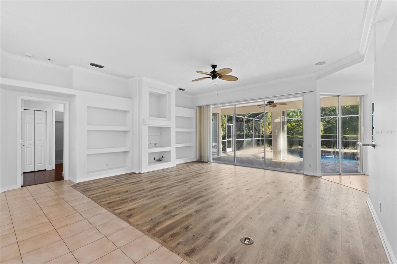 CALUSA LAKES - Residential