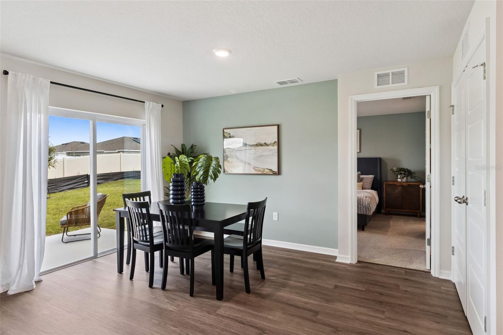 MAGNOLIA POINTE - Residential