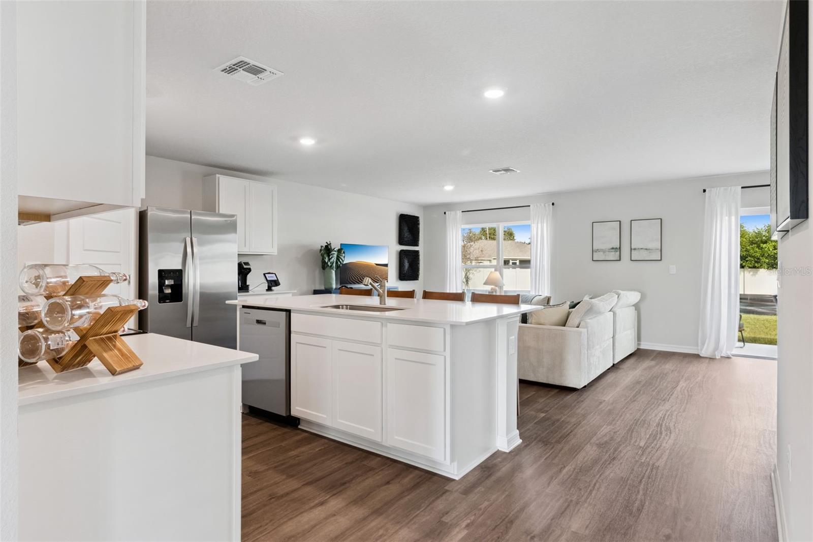 MAGNOLIA POINTE - Residential