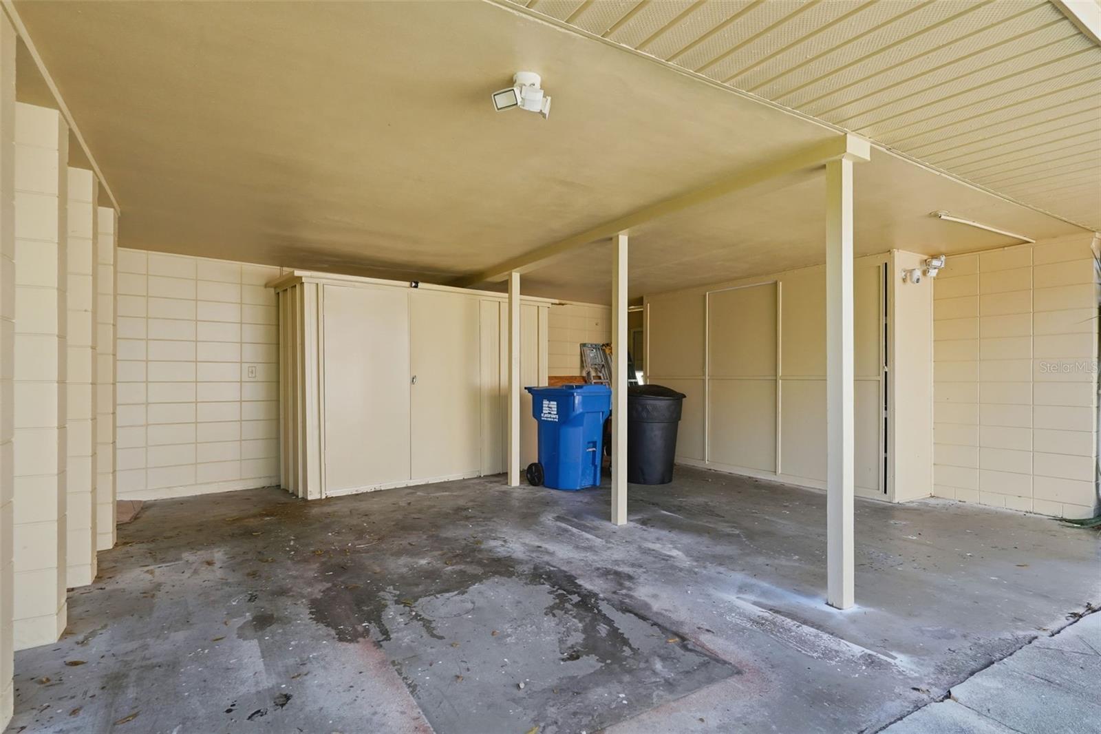 MAXIMO MOORINGS - Residential