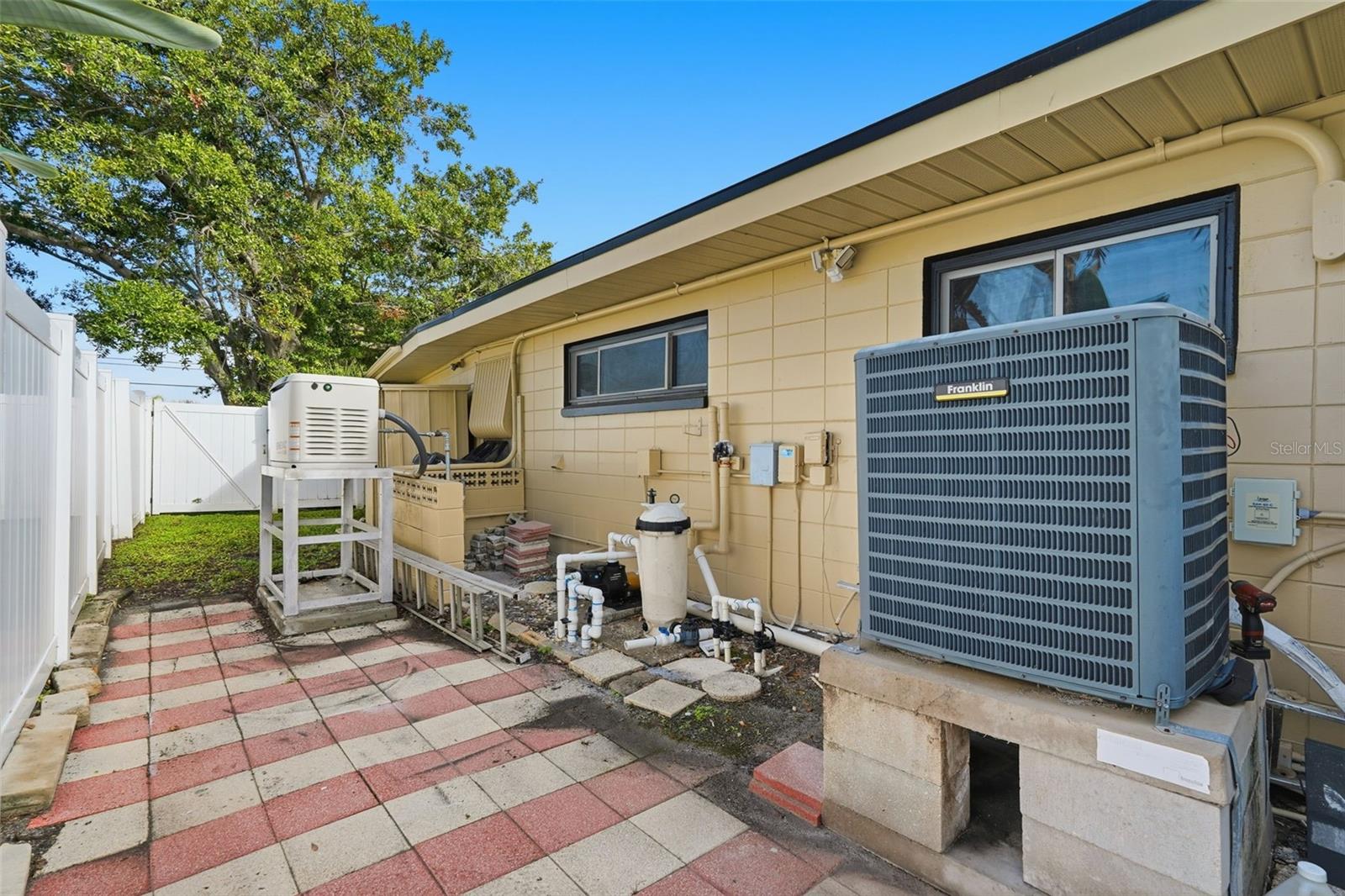 MAXIMO MOORINGS - Residential