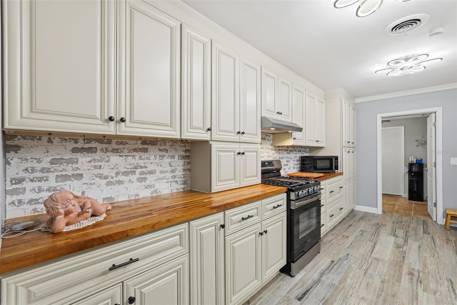 MAXIMO MOORINGS - Residential