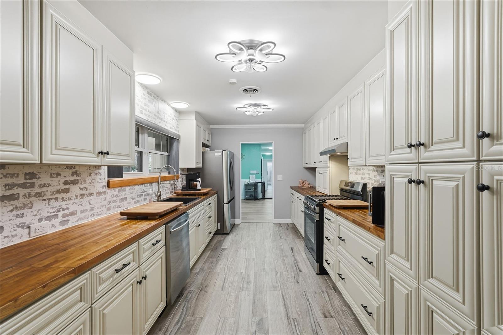 MAXIMO MOORINGS - Residential