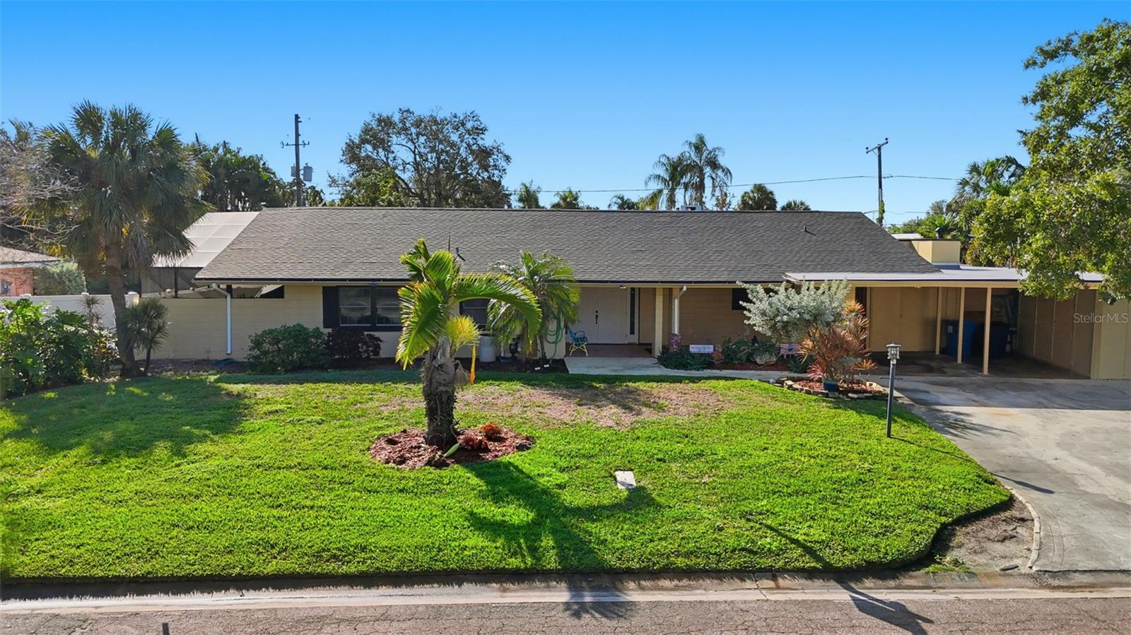 MAXIMO MOORINGS - Residential