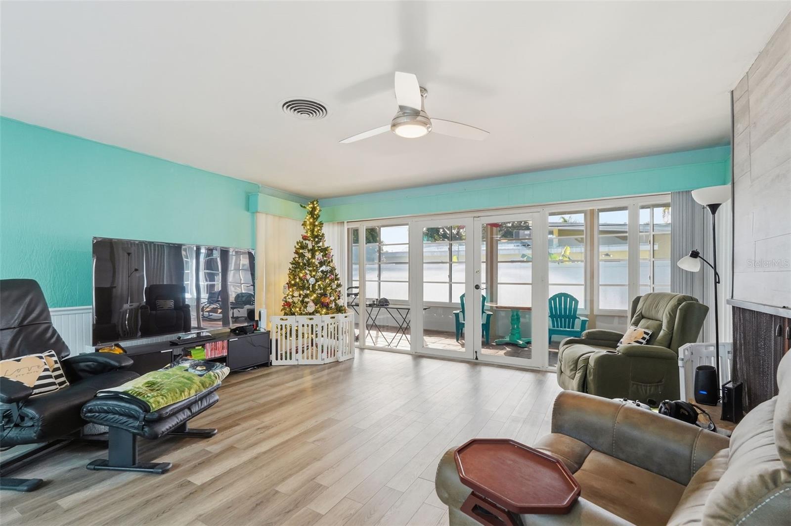 MAXIMO MOORINGS - Residential