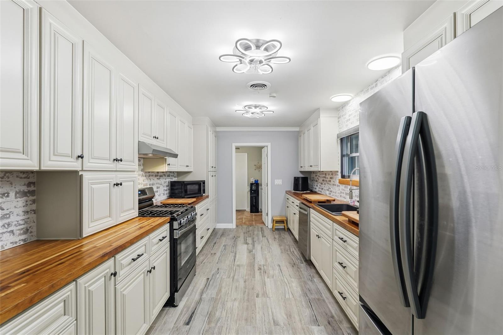 MAXIMO MOORINGS - Residential