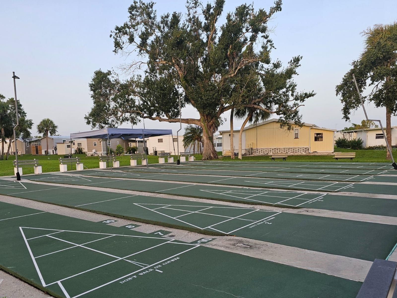 HOLIDAY PARK - Land