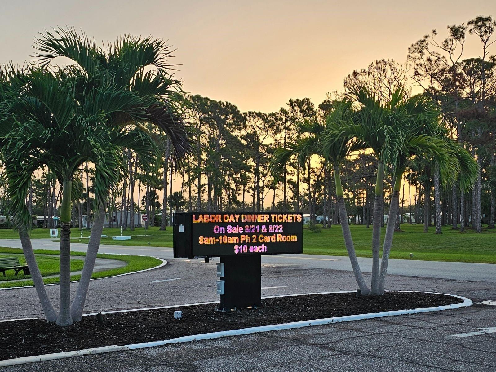 HOLIDAY PARK - Land