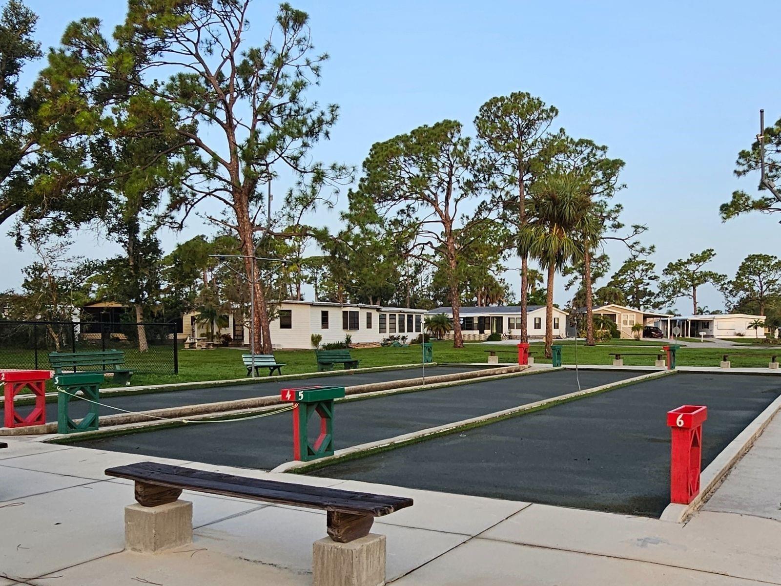 HOLIDAY PARK - Land