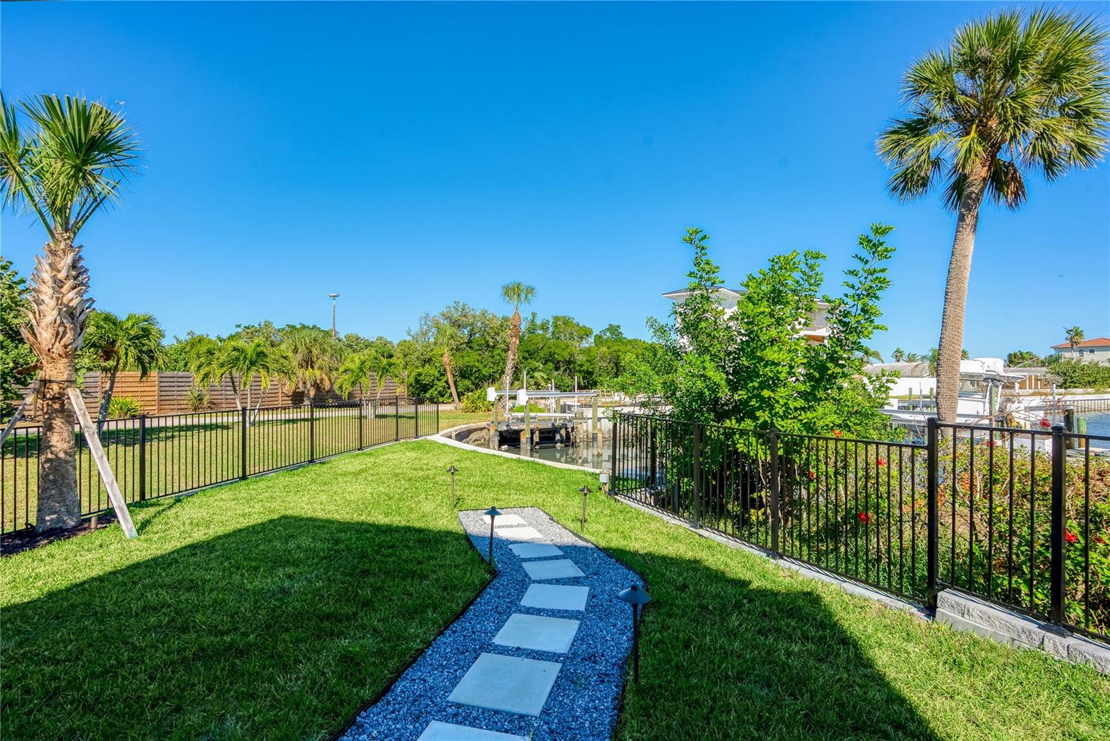 LONGBOAT KEY ESTATES - Residential