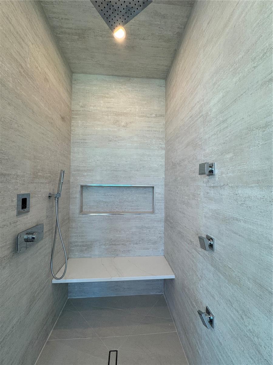 LONGBOAT KEY ESTATES - Residential