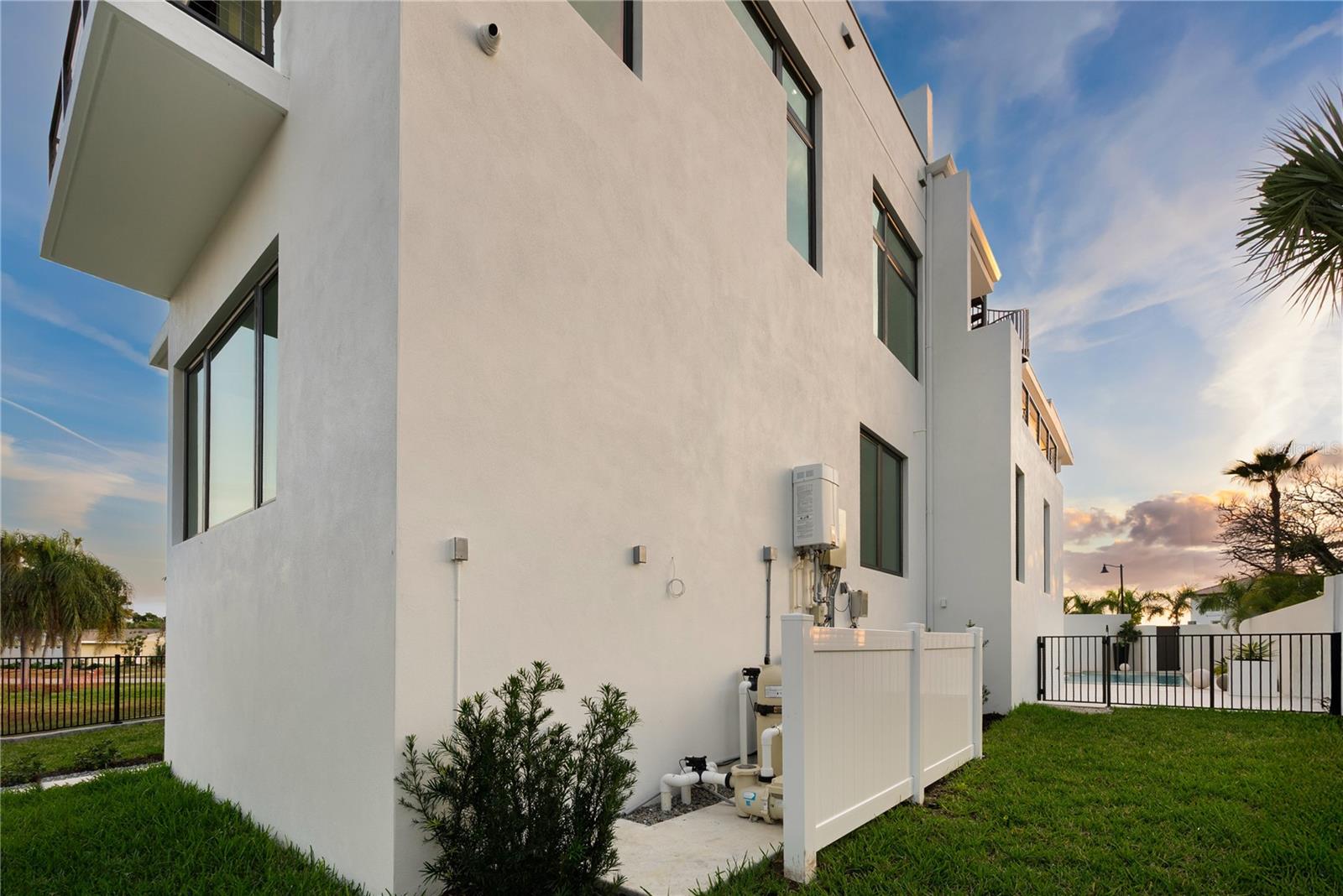 LONGBOAT KEY ESTATES - Residential