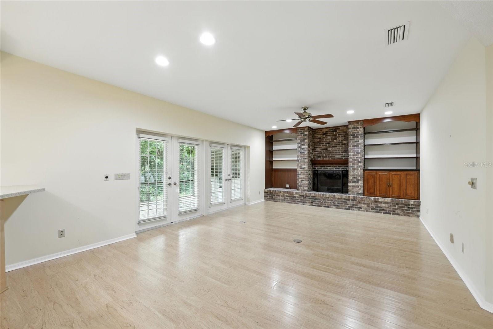 FEATHER SOUND CUSTOM - Residential