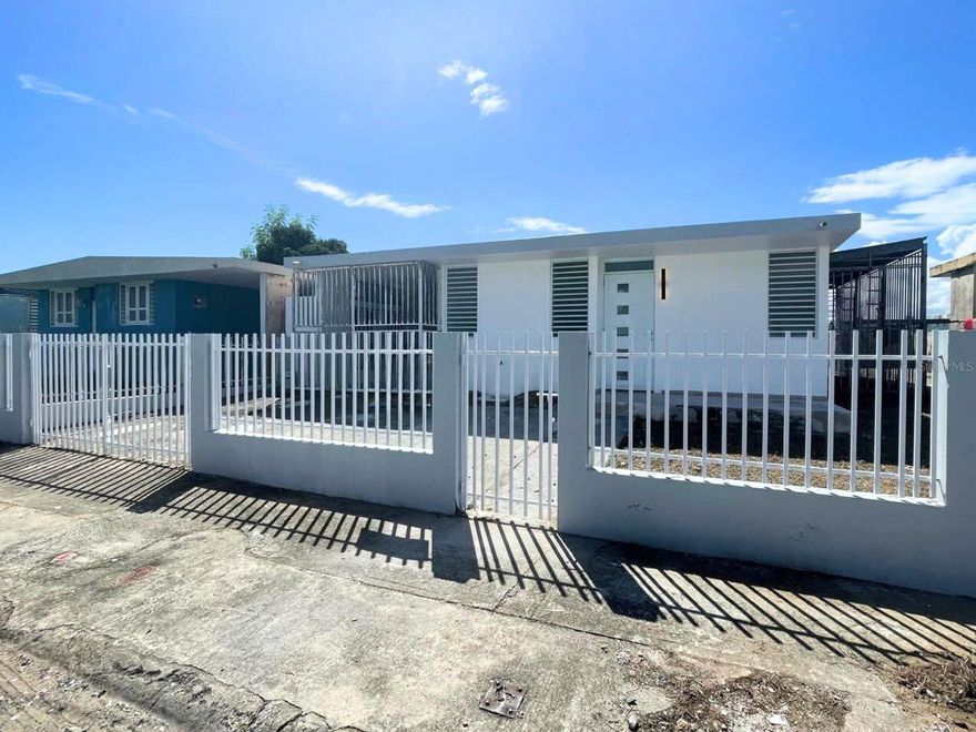 Step into this beautifully remodeled 3-bedroom, 1-bath home in the Urb. Verdemar community of Humacao where modern comfort meets coastal convenience. Featuring a carport, a spacious yard, and stylish updates throughout, this home offers a fresh and inviting feel from the moment you arrive. Located just minutes from beaches, dining, shopping, and main roadways, it provides the ideal setting for daily living, weekend escapes, or smart investment. With its upgraded look, prime location, and exceptional value, this property is one you won’t want to miss.