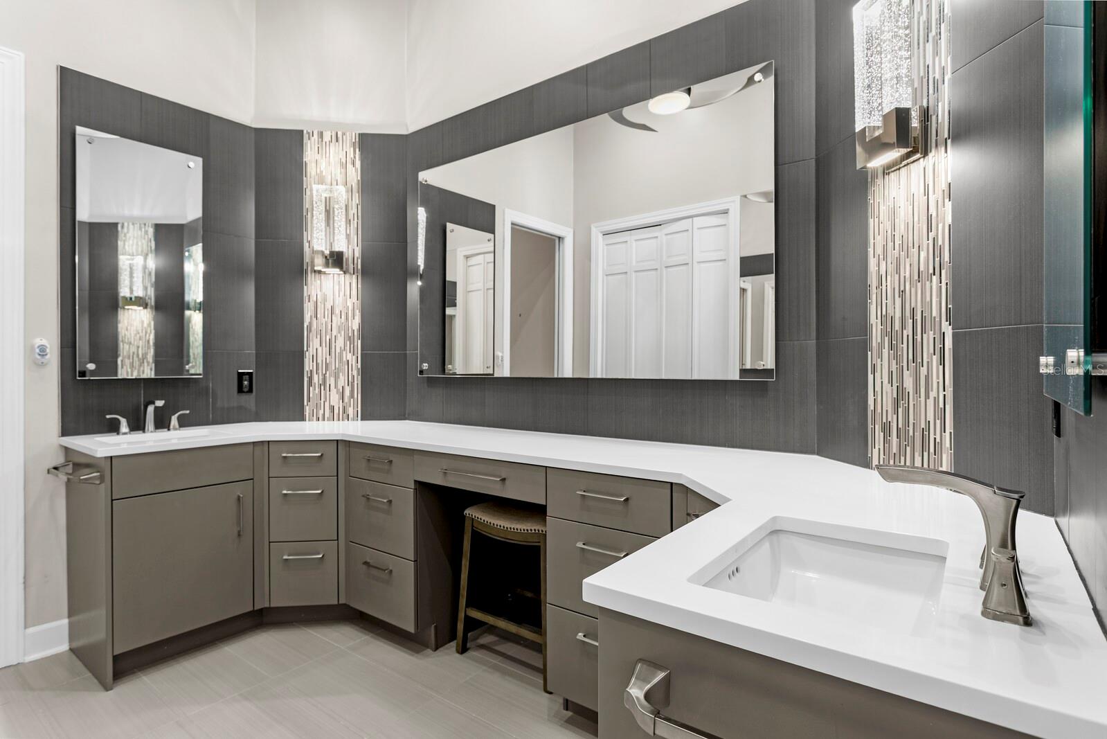 TAMPA PALMS 4A UNIT 2C 2D - Residential