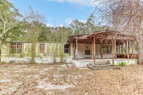 A home in HIGH SPRINGS