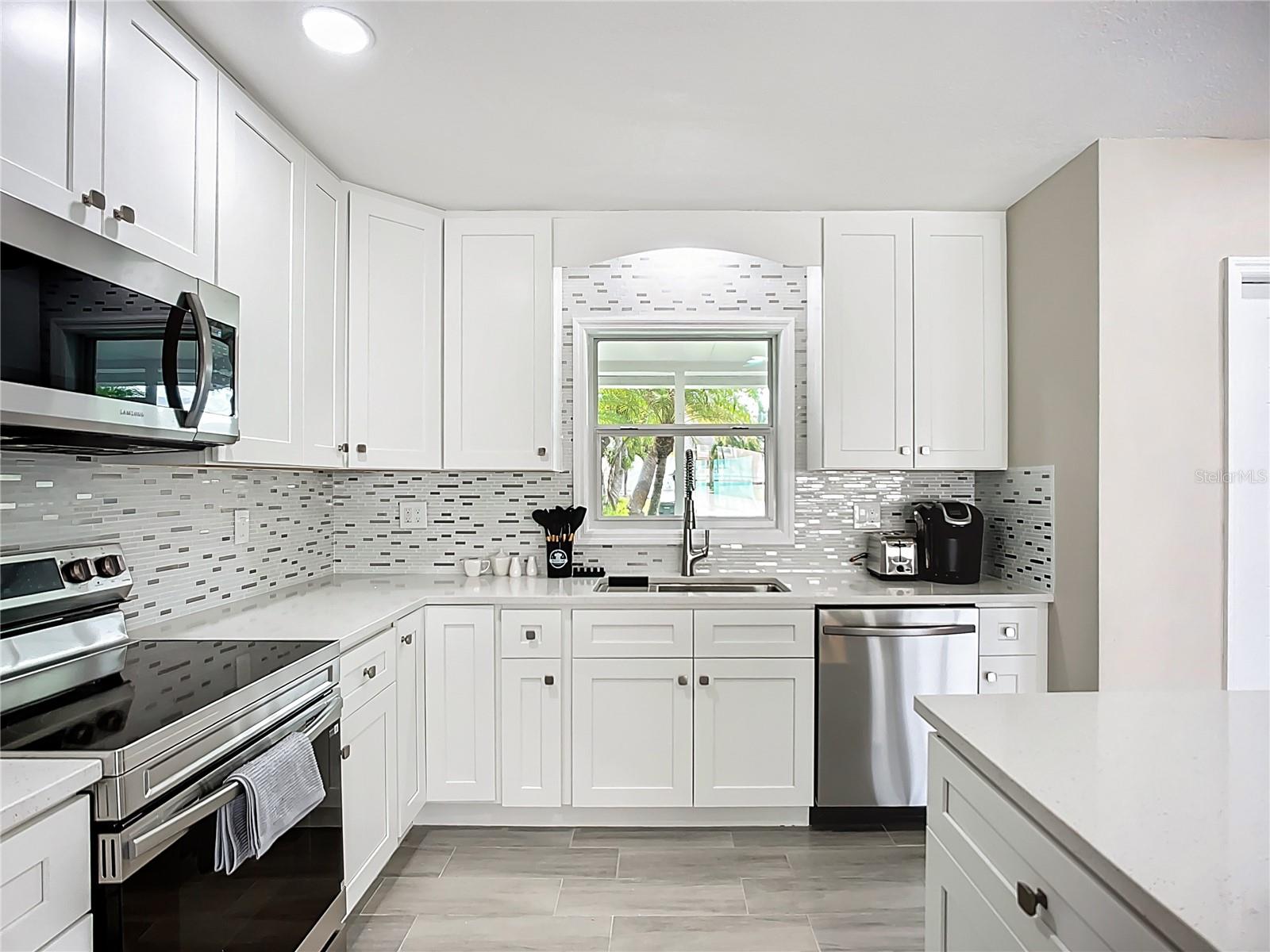 SOUTH VENICE - Residential