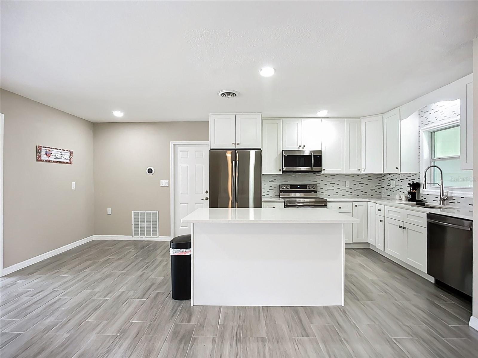 SOUTH VENICE - Residential