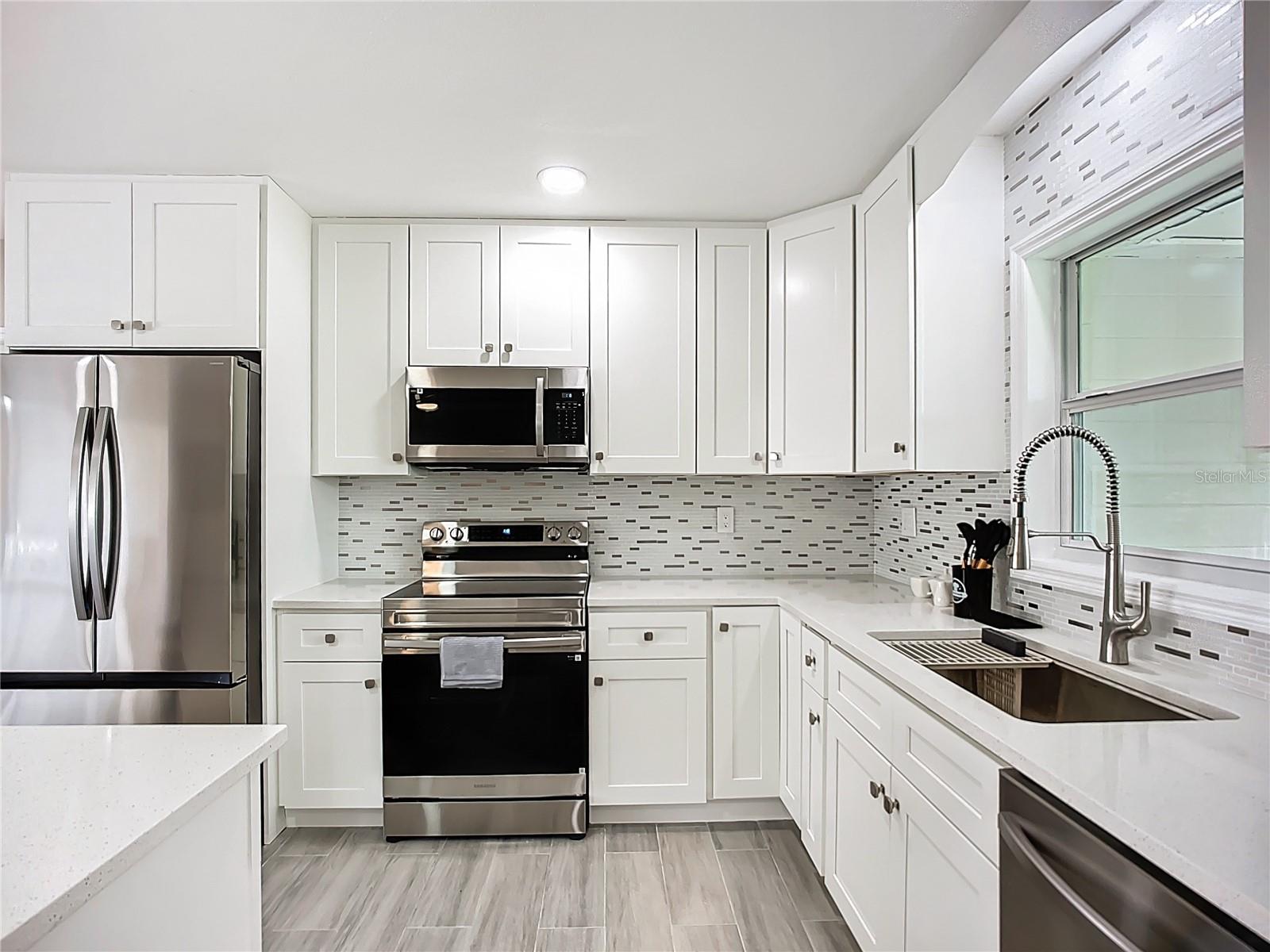 SOUTH VENICE - Residential