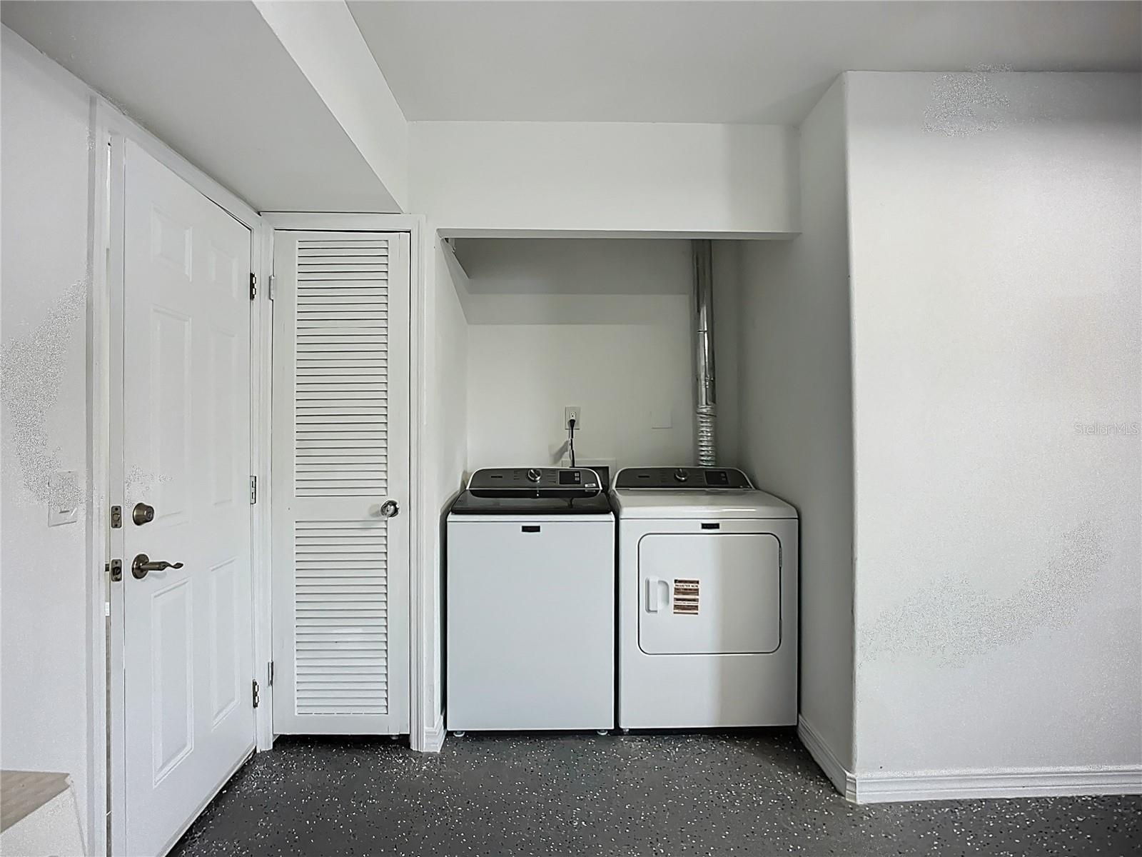 SOUTH VENICE - Residential