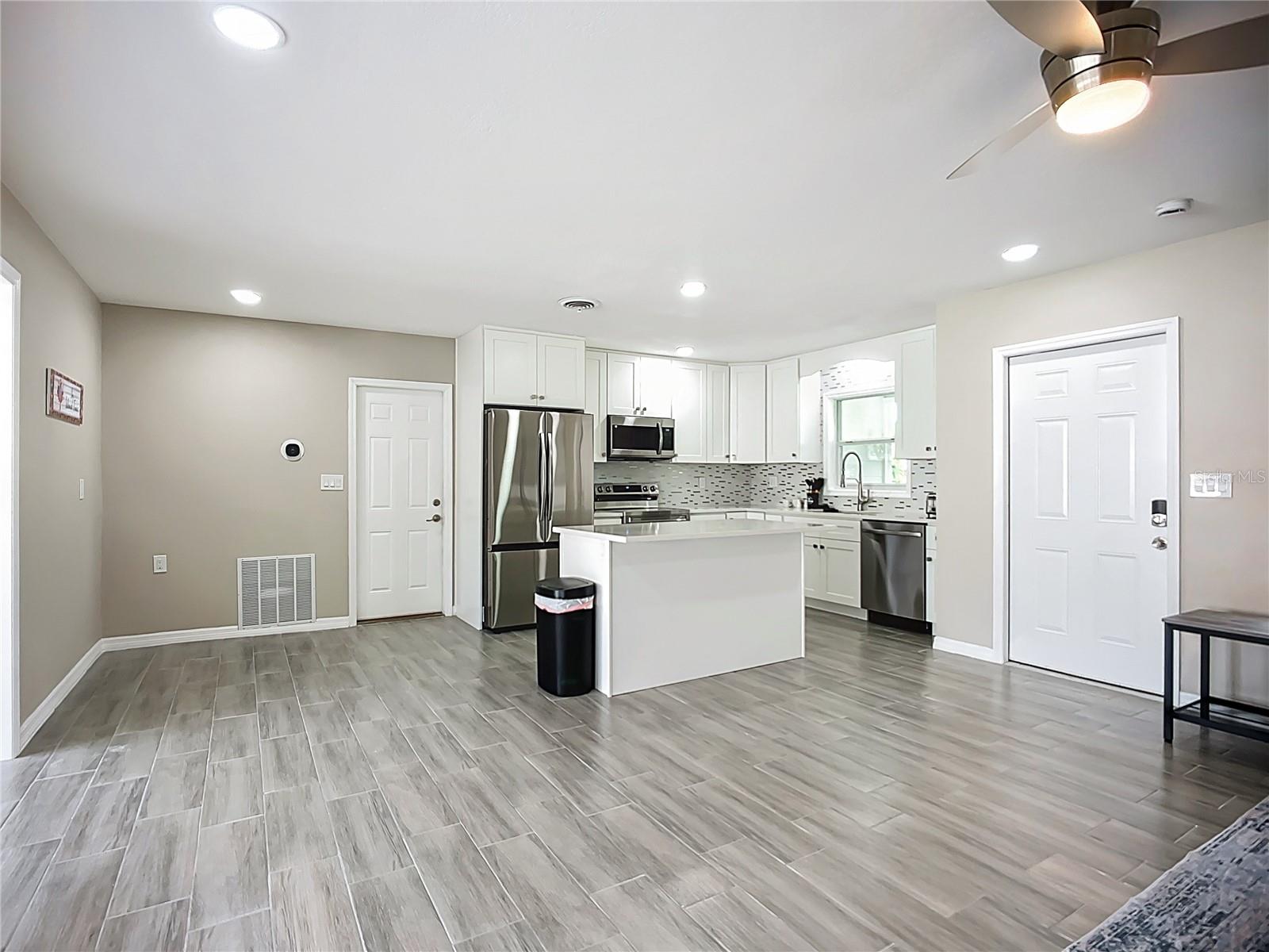 SOUTH VENICE - Residential