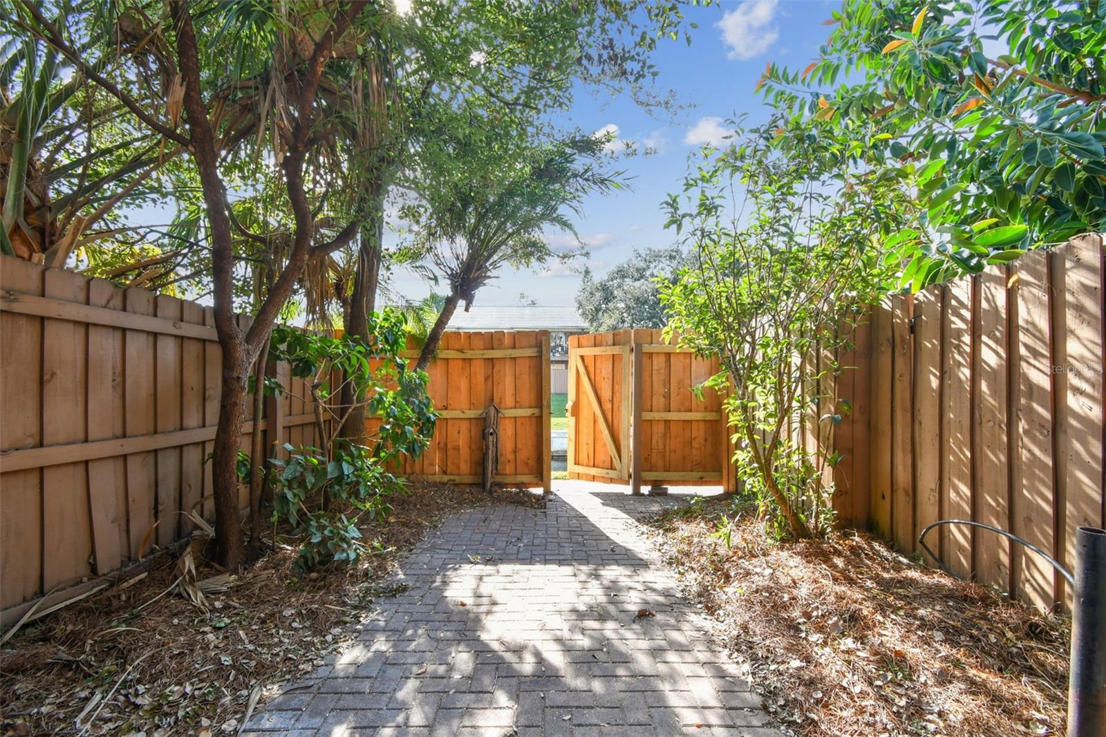 LAKE HOWELL ARMS - Residential