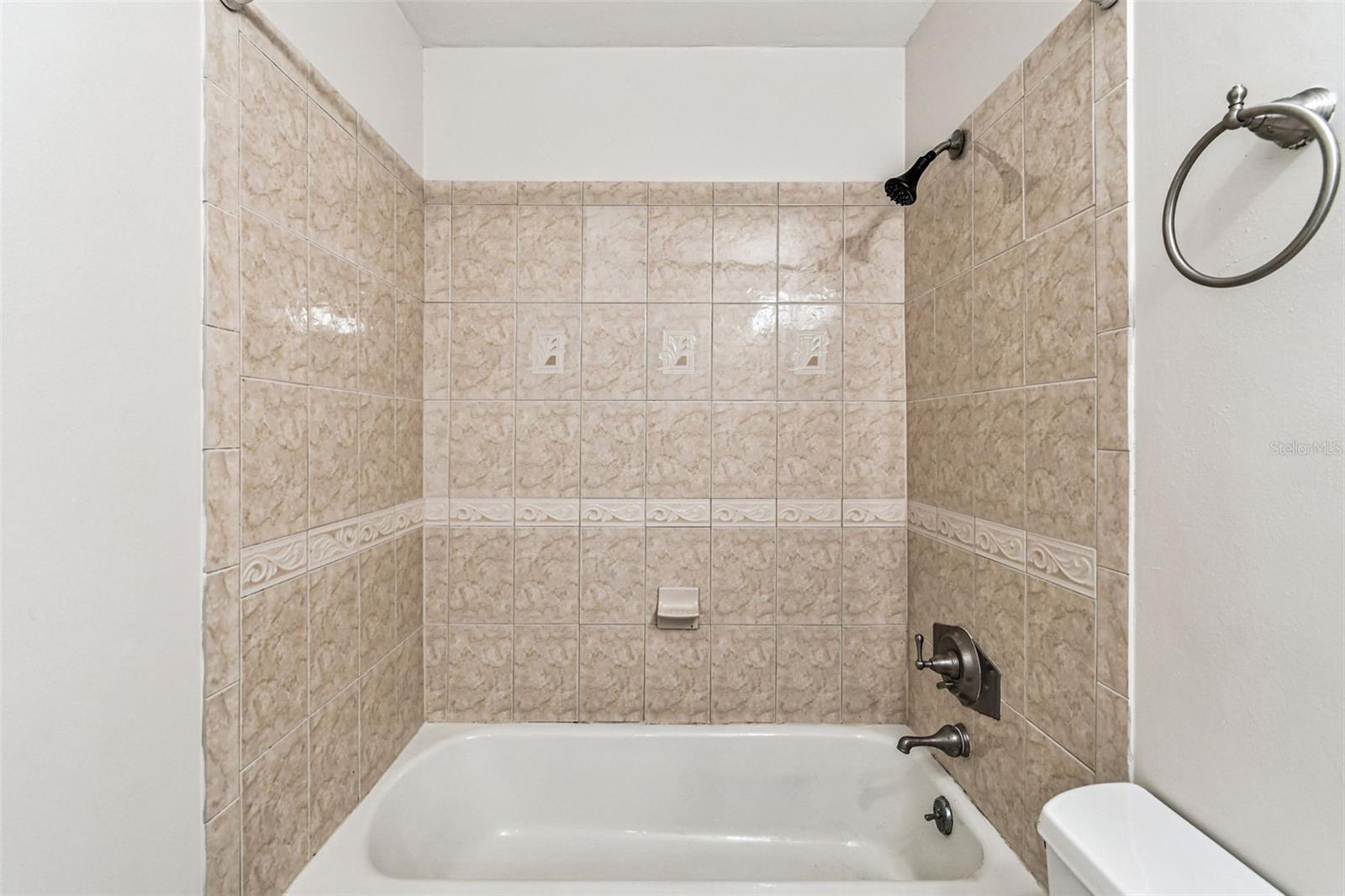 LAKE HOWELL ARMS - Residential