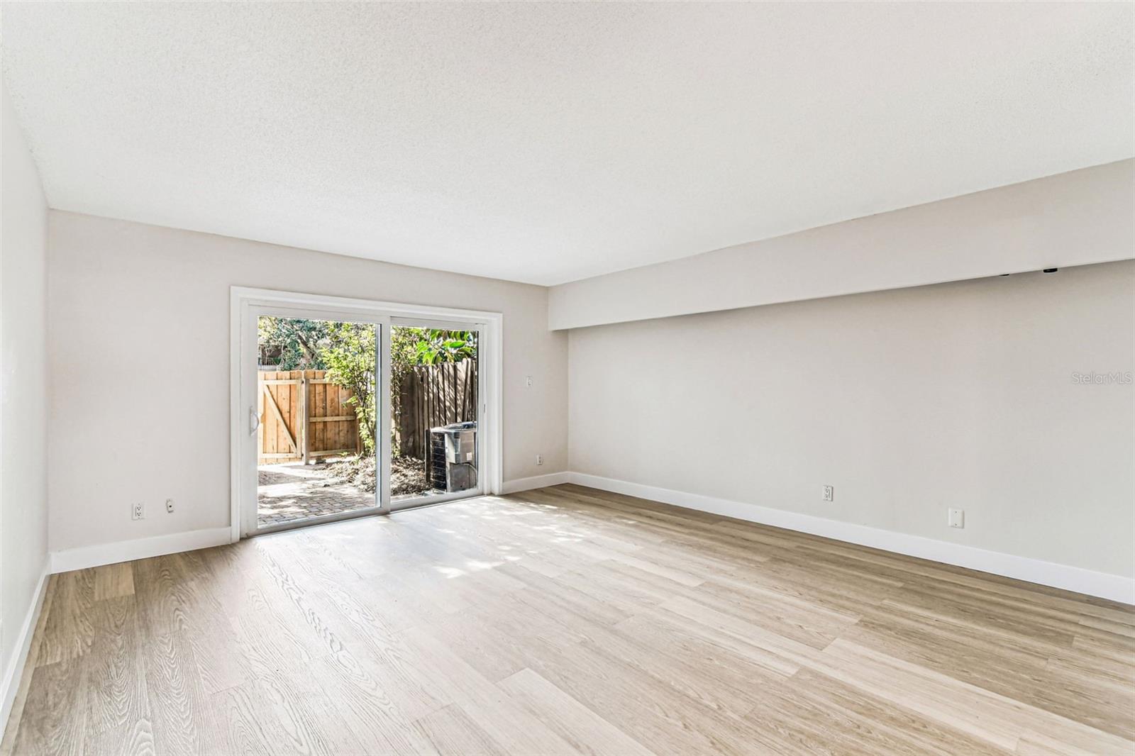 LAKE HOWELL ARMS - Residential