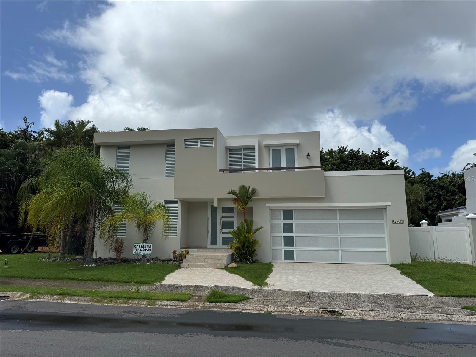 Two-story property, very clear, with four bedrooms and two and a half bathrooms which are remodeled as well as the kitchen. It has a spectacular patio. Double garage, 400 gallon cistern, 20K generator with automatic transfer switch Very comfortable dining room and family. Flores de Montehiedra is a very family-friendly Its amenities are resort-like. Clubhouse with pool, gym, party room, tennis, basketball, volleyball courts. 24/7 security and is steps from the Montehiedra Shopping Center and Montehiedra Market that, Super market, shops, pharmacy, laboratories.