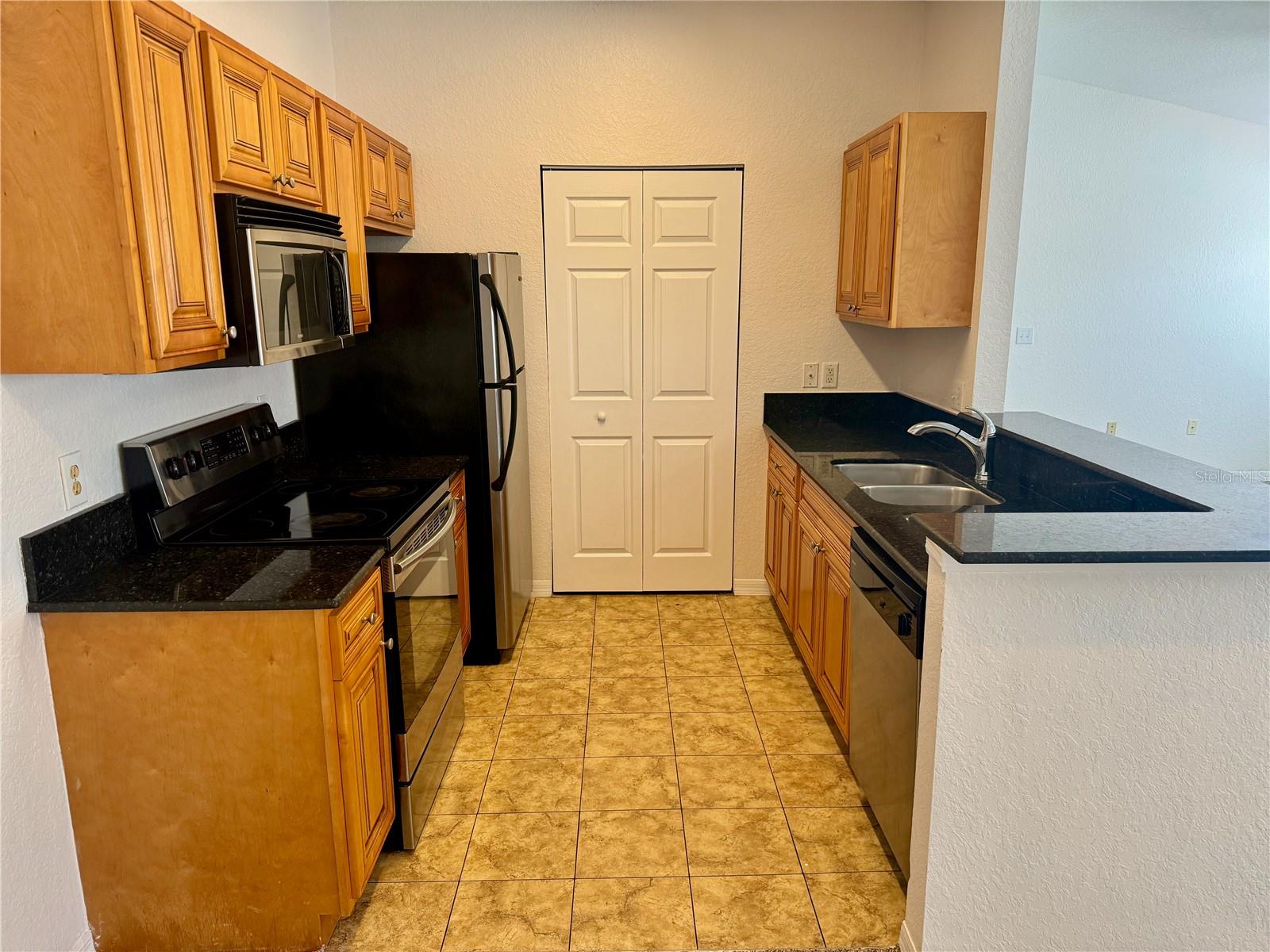 CRESCENT PLACE AT LAKE LOTUS CONDO - Residential Lease